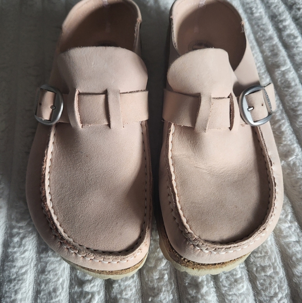 BIRKENSTOCK Pale Pink Clogs